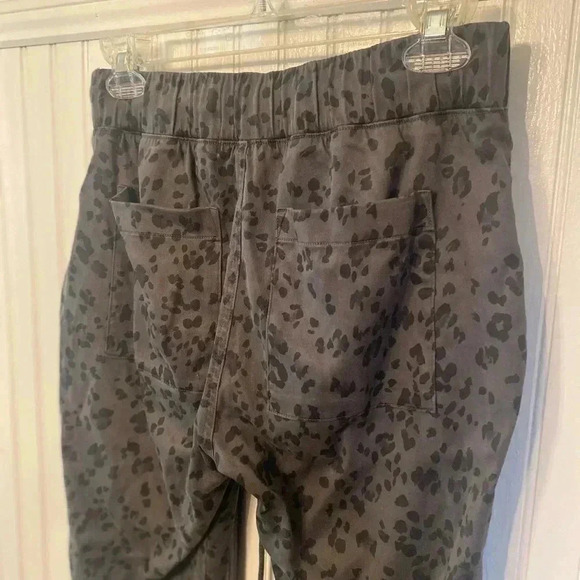 Cloth & Stone for Anthropologie Animal Print Petite Joggers size XS - Picture 4 of 6